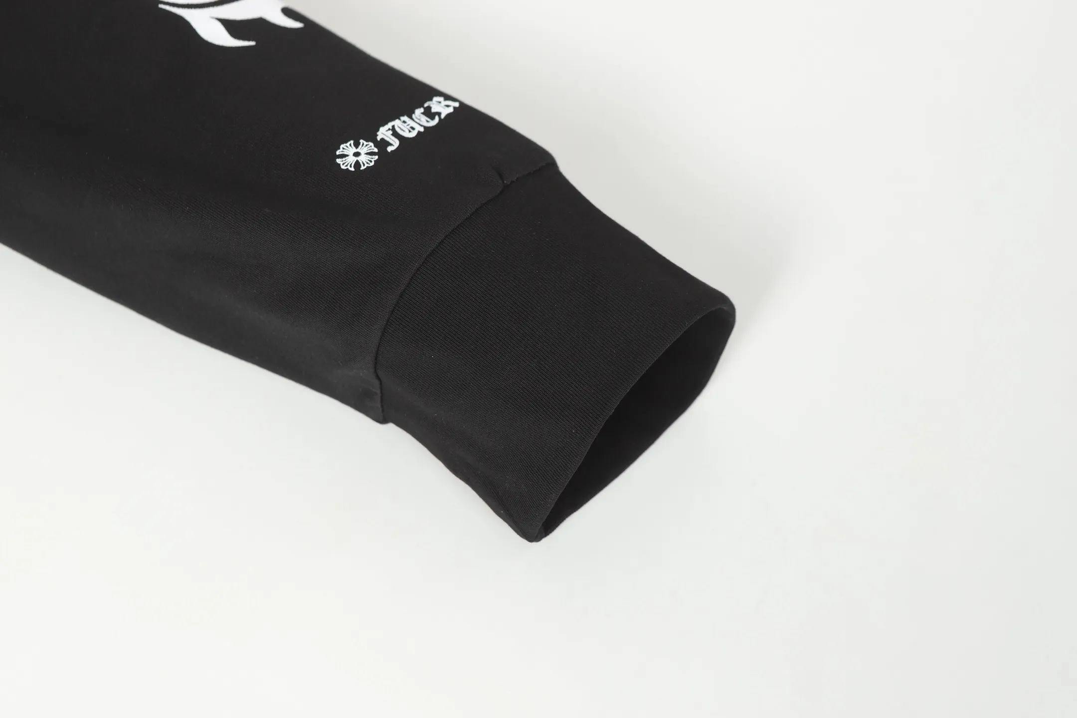 P150 Cross-border running quantity. Please do not place an order if you pursue perfection. -Chrome Hearts/Chrome Hearts 23ss Sanskrit printed popular long-sleeved T-shirt -High weight, high density and high quality. The wool is soft, delicate and skin-friendly. It feels soft and silky. It has excellent warmth and skin-friendly properties.